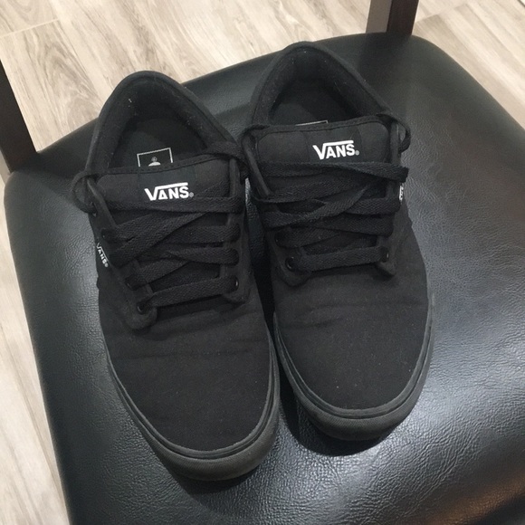 skate shoes all black